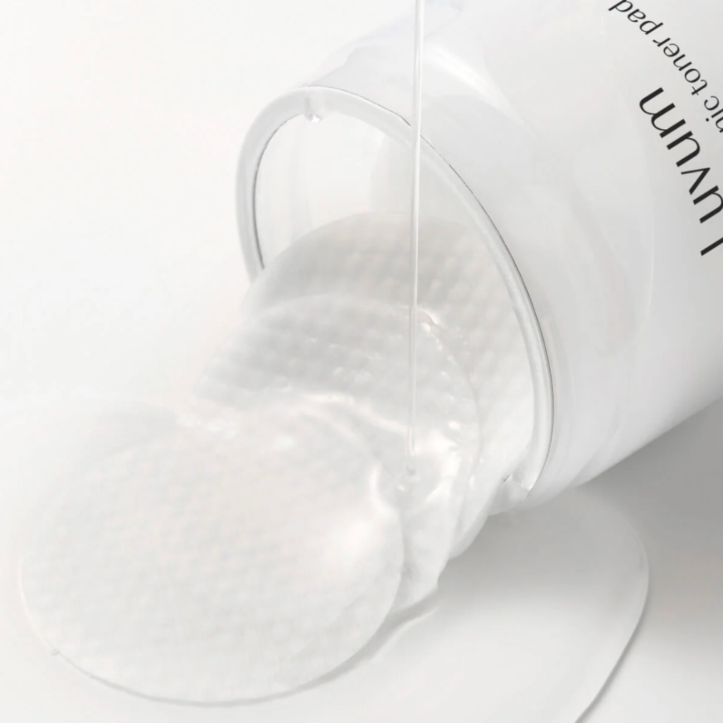 LUVUM Witch Hazel Hyaluronic Toner Pad
